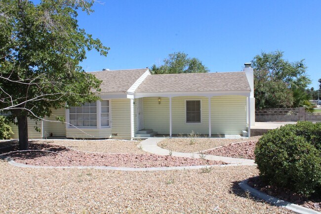Foto del edificio - Great single story 2 bedroom 1 bathroom ho...