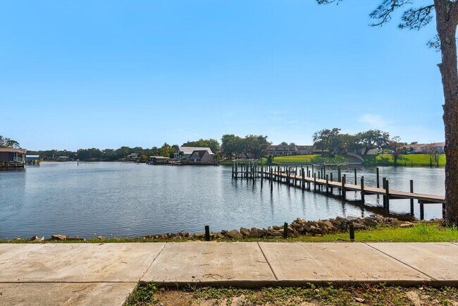 Foto del edificio - 210 Pelham Rd