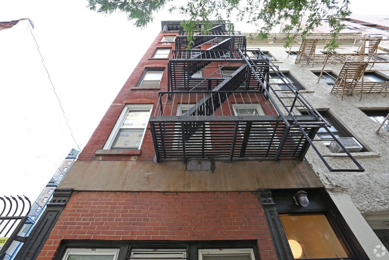 Building Photo - 228 E 22nd St