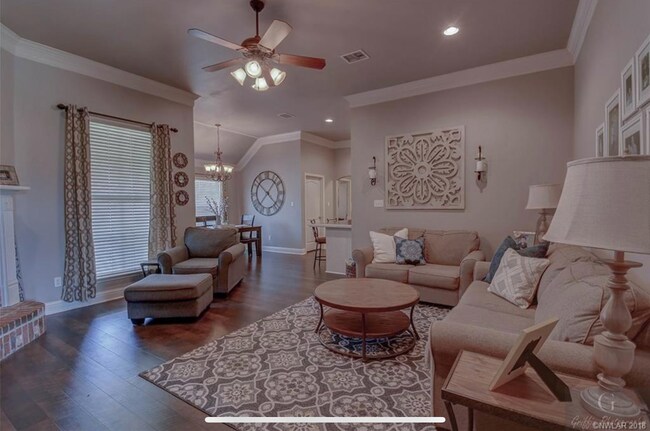 Foto del edificio - 4223 Parkridge Dr