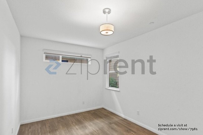 Building Photo - Unit