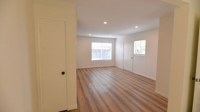 Building Photo - 218 Avenida Rosa