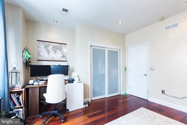 Foto del edificio - 1356 South St
