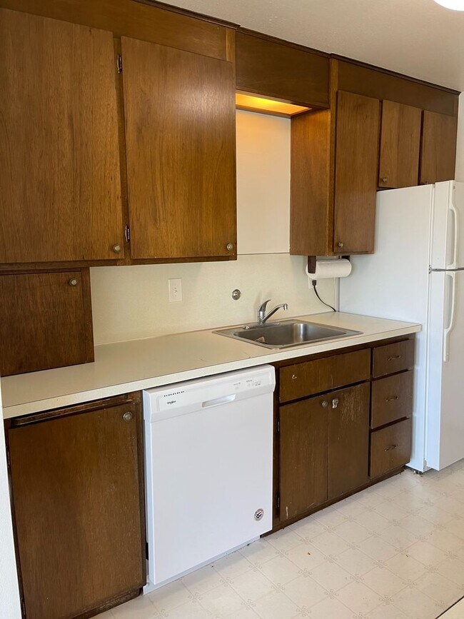 Foto del edificio - Bright & Large 4-Plex just north of Greenl...