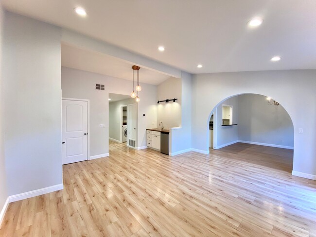 Foto del edificio - Gorgeous 3-bedroom home in Fremont! - Char...