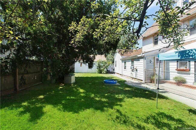 Building Photo - 116 Rocklyn Ave