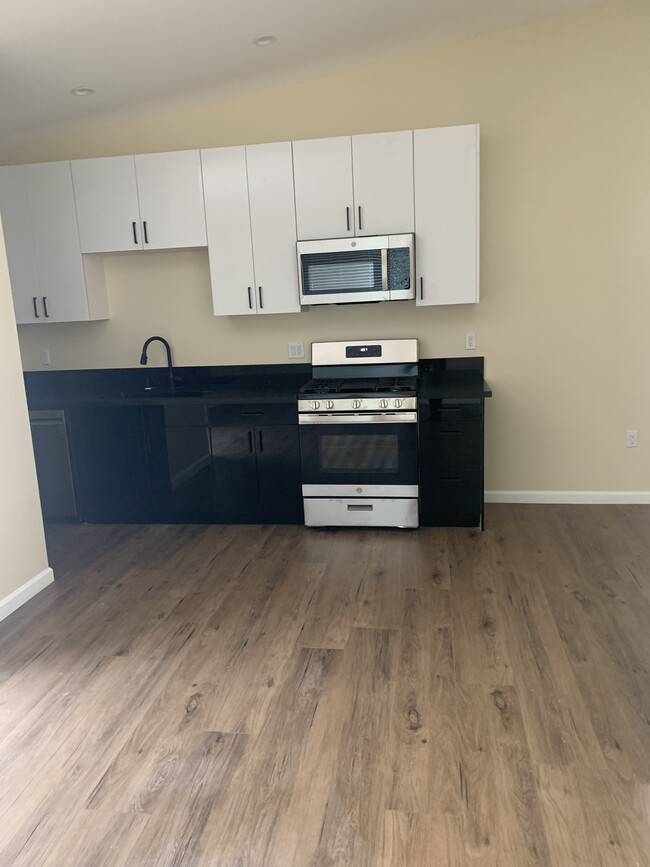 Kitchen - 4079 Creed Ave