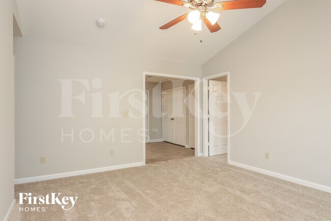 Foto del edificio - 4 Franklinwood Dr