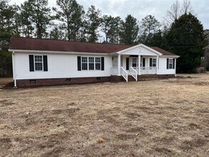 Building Photo - 112 Willow Dr