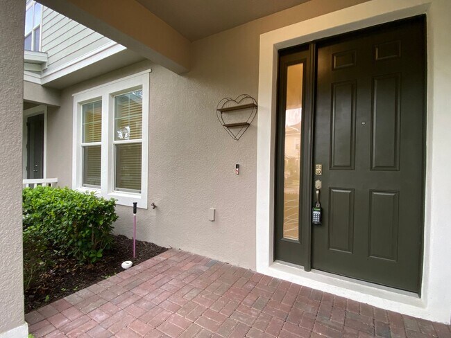 Building Photo - Beautiful 3BR/2.5BA Townhome in Ravenna Wi...