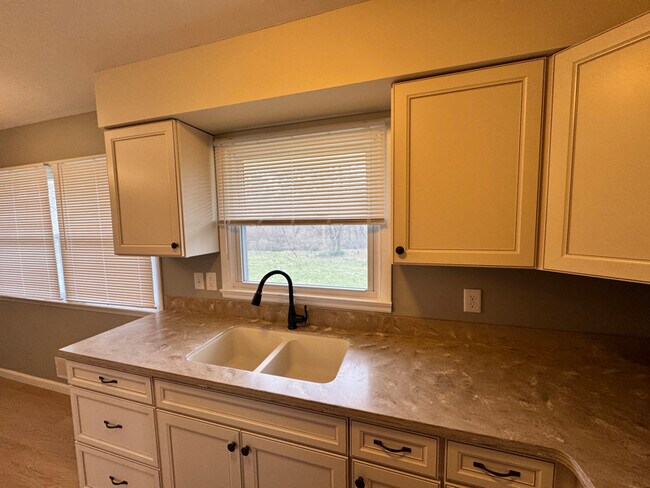 Foto del edificio - 1400 E Hanna Ave