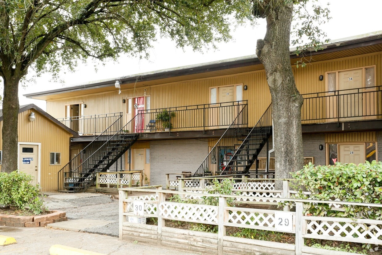 Primary Photo - Chaffin Arms Apartments