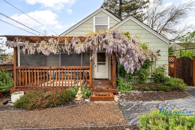Building Photo - Serene, Artistic Retreat in the Heart of A...