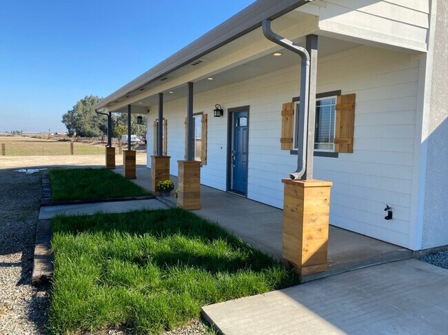 Foto del edificio - Country property located in Hilmar!