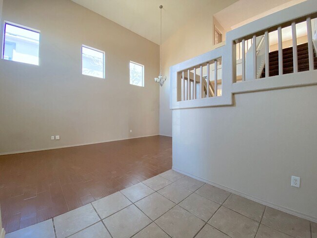 Building Photo - LARGE East El Paso 4 bed Refrig A/C w/3 Ca...