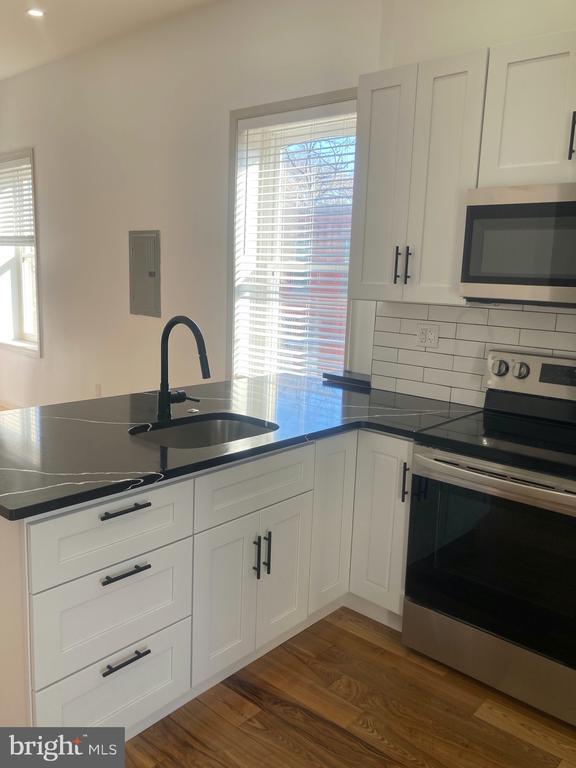 Building Photo - 1901 W Diamond St