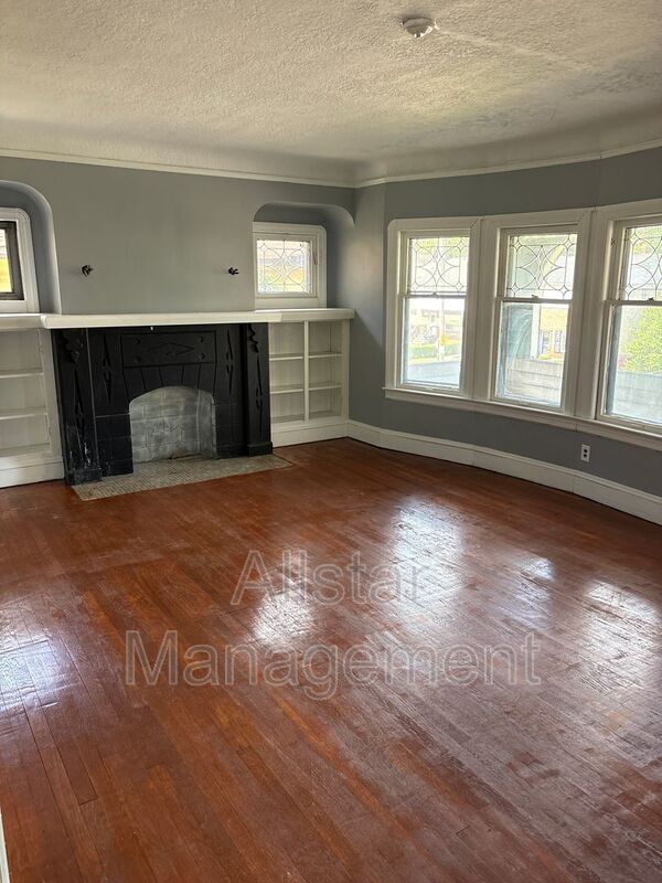 Foto del edificio - 3255 E 139th St