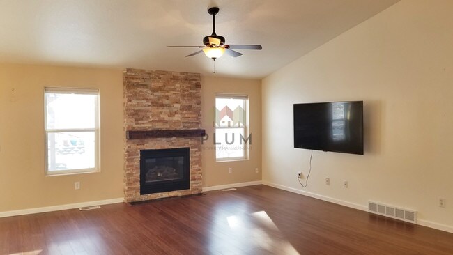 Building Photo - 2621 Highwood Dr