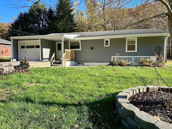 Photo - 208 Bridge St House