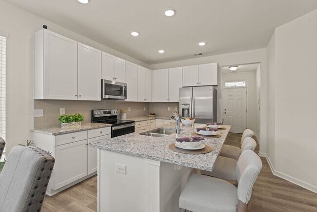 Foto del edificio - Now Available – Highly Sought-After Cary 3BR at Arbor Mill Townhomes!