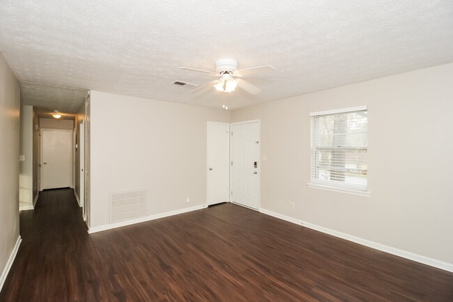 Building Photo - 243 Sedgefield Dr
