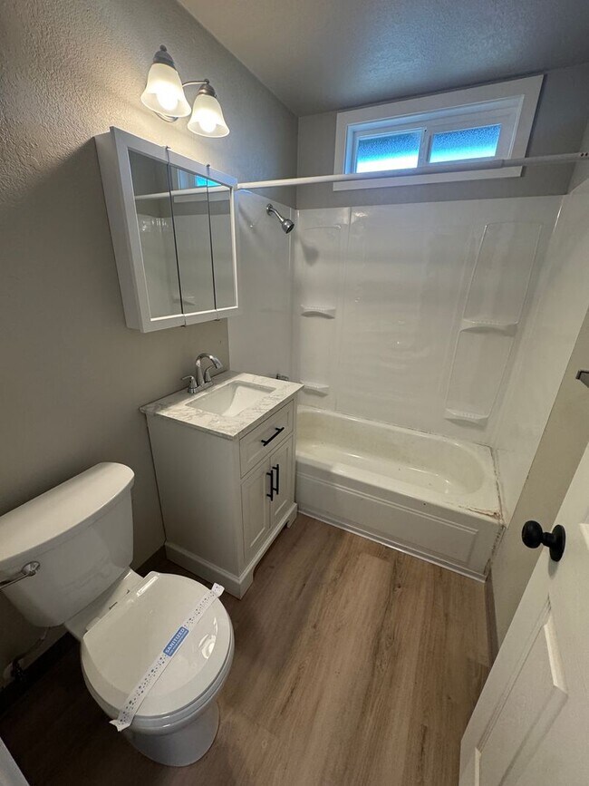 Building Photo - (248) BeVille - 2 Bedroom / 1 Bathroom - T...