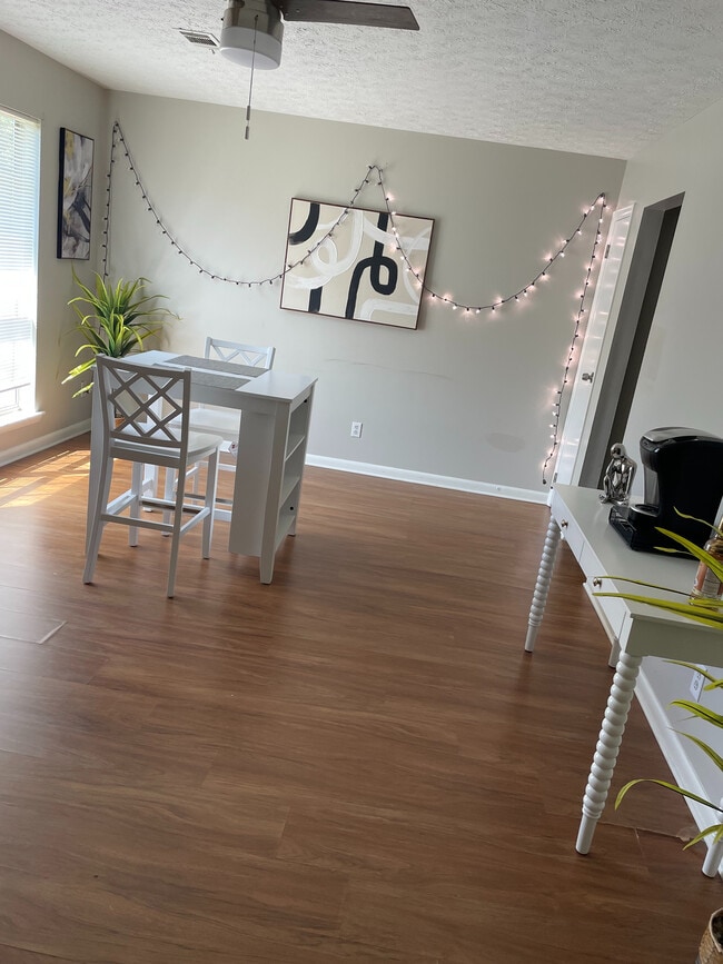 Foto del edificio - Room in Duplex on New Dawn Ct