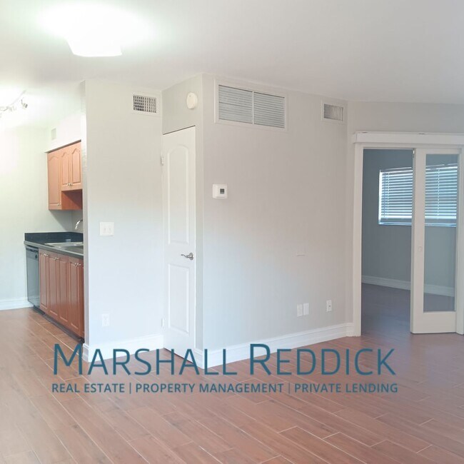 Building Photo - 1 Bed 1 bath off Summerlin