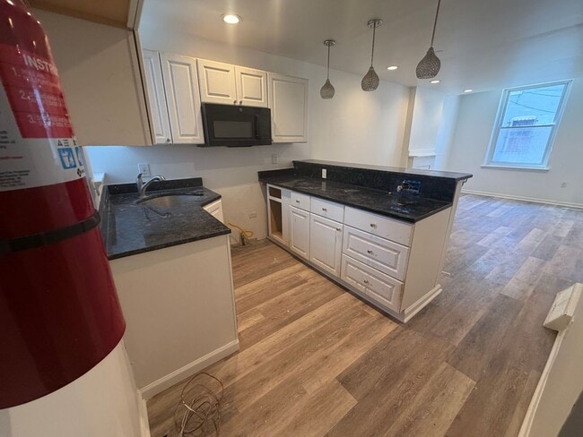 Photo - 2-bedroom HOUSE near University City!