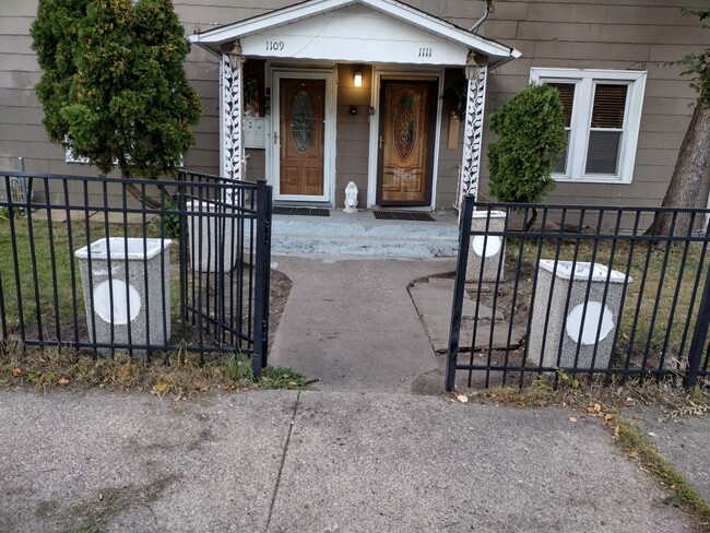 Front entrance - 1109 Ross Ave