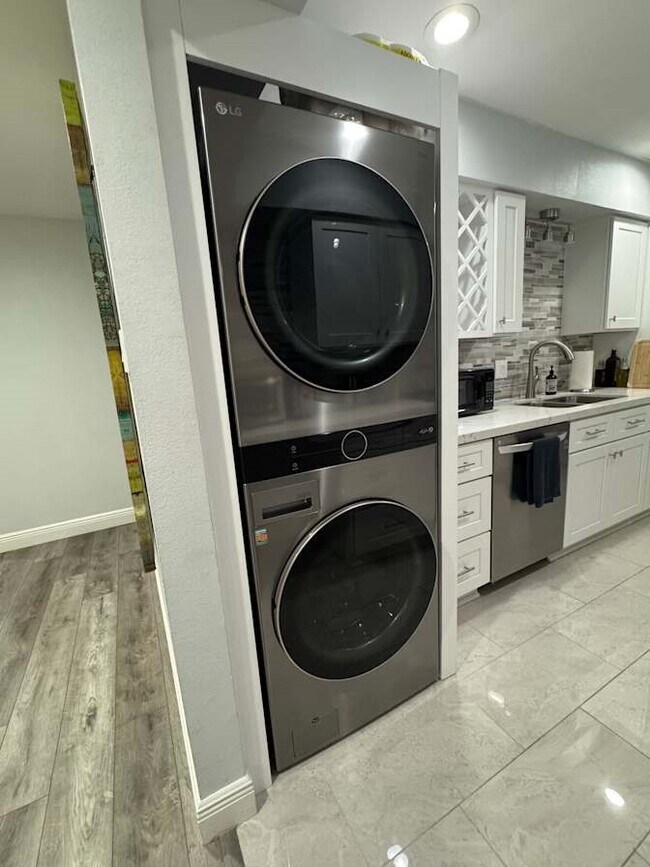 Foto del edificio - 355 N Post Oak Ln