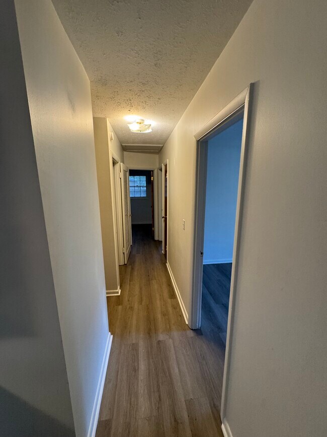 Foto del edificio - 1204 Fairlane Dr