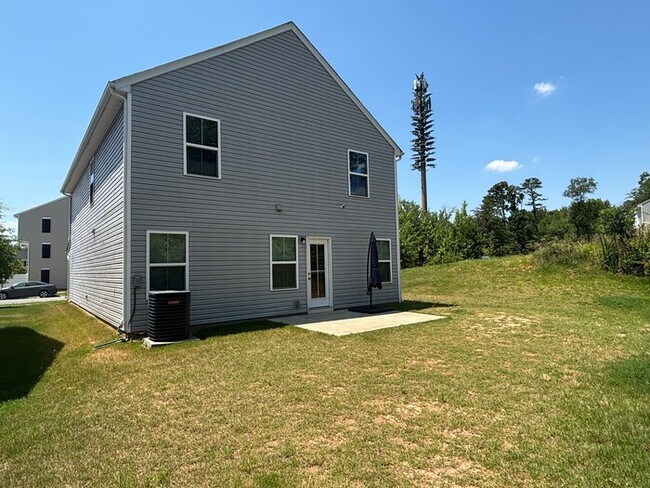 Foto del edificio - Spacious 5-Bedroom Home in Dillon Lakes
