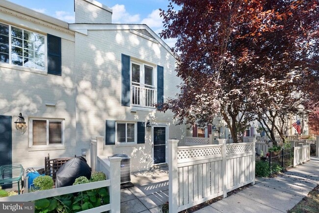 Building Photo - 1431-B N VAN DORN St
