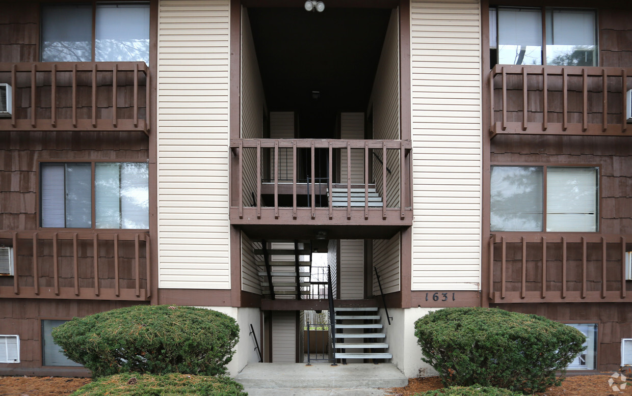 Building Photo - Eagle Crest Apartments