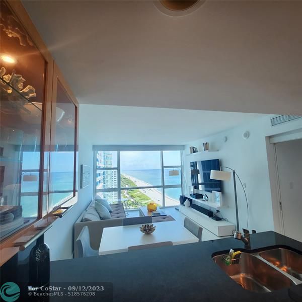 Foto del edificio - 6801 Collins Ave