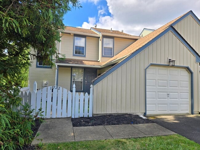 Building Photo - 1722 McNelis Dr