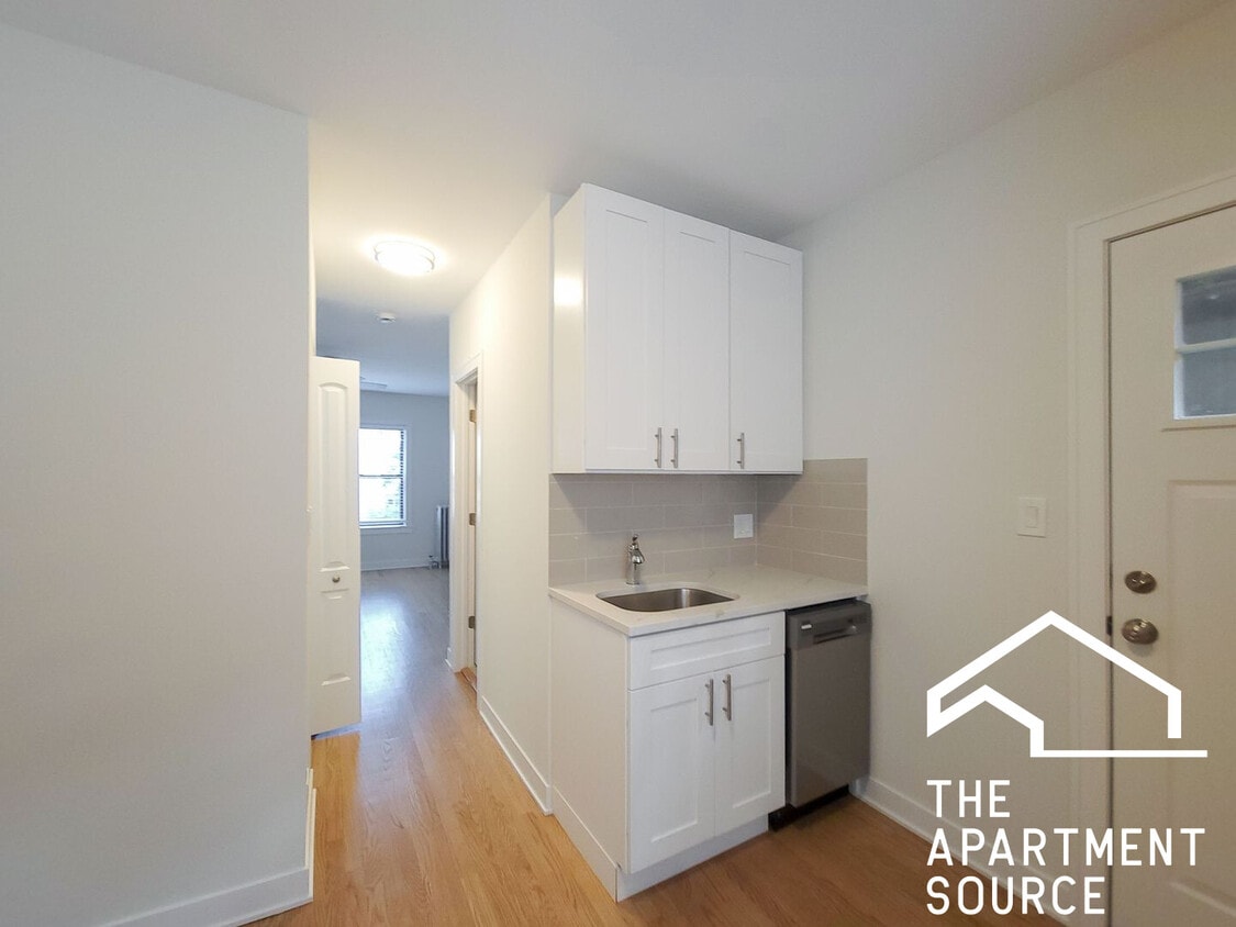 Primary Photo - 4622 N Winchester Ave