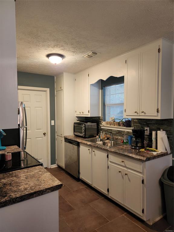 Foto del edificio - 160 Laurel Hill Dr