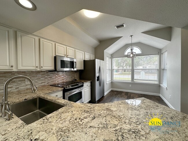 Building Photo - Renovated 3 Bedroom Home in Fort Walton Beach!