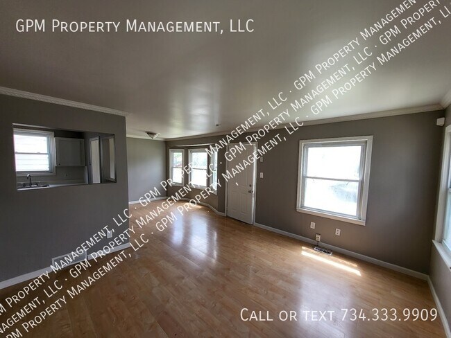 Building Photo - Updated Bungalow in Allen Park!