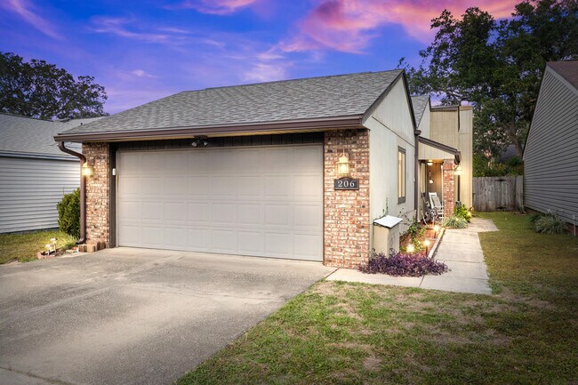 Foto del edificio - 206 Cedar Ridge Way