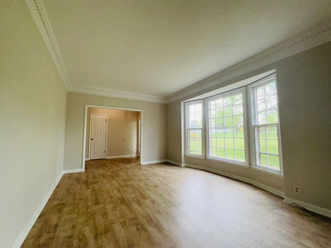 Building Photo - Newly Renovated Home on Quiet Neighborhood