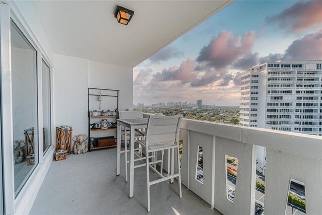 Building Photo - 2100 S Ocean Dr