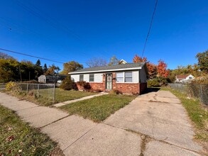 Building Photo - 412 Catherine Ave