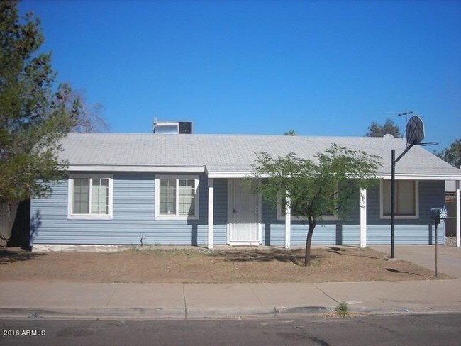 Foto del edificio - 7944 W Campbell Ave