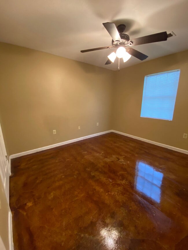 Building Photo - "Charming 2-Bedroom Home Retreat in Bono -...