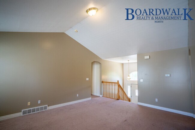 Foto del edificio - 4 Bed Home in Quiet S. Weber Neighborhood ...