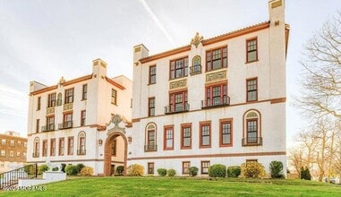 Building Photo - 218 2nd Ave