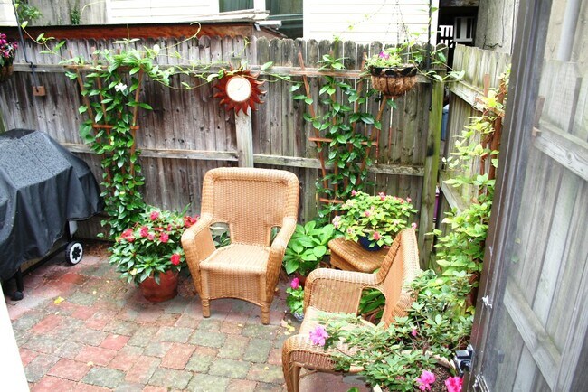 yard - 815 S 10th St